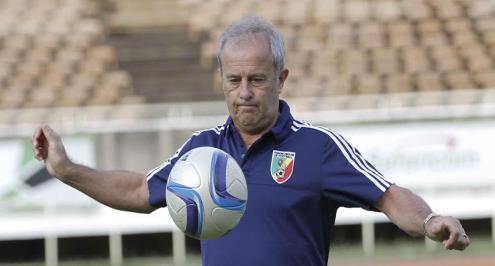 تقرير.. مدرب الكونغو.. لعب كل بطولات أفريقيا.. أخفق في الوصول للمونديال.. فاز بالـ"كان"